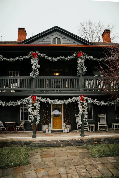 Fox & Bear Lodge Picture 6