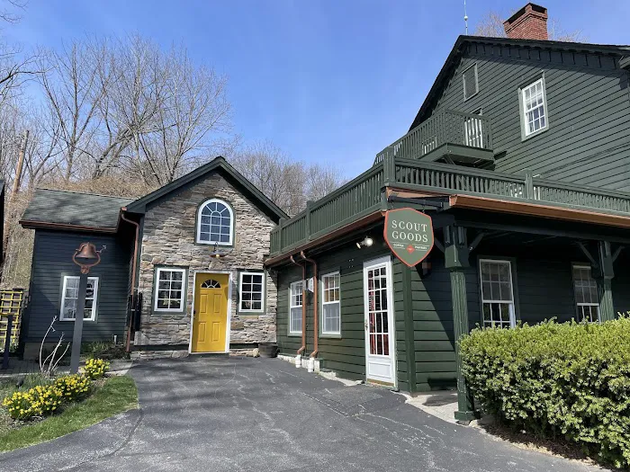 Fox & Bear Lodge Picture 1