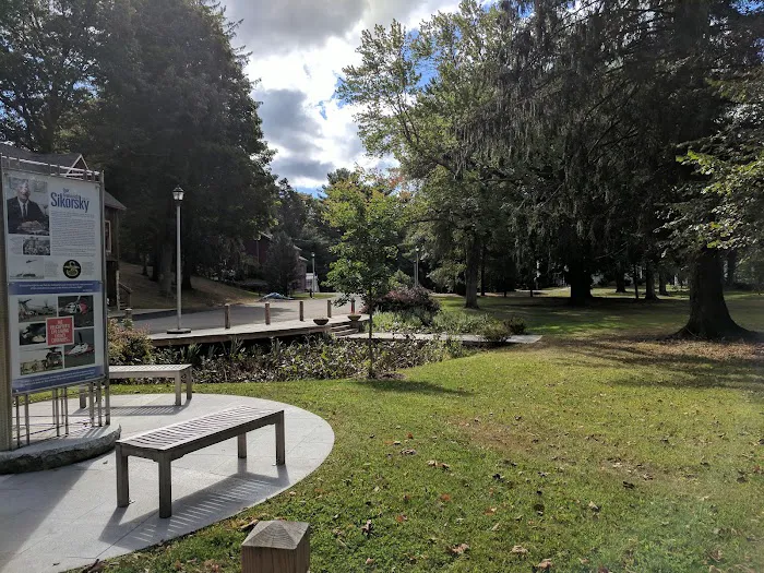 Abraham Nichols Park Picture 7
