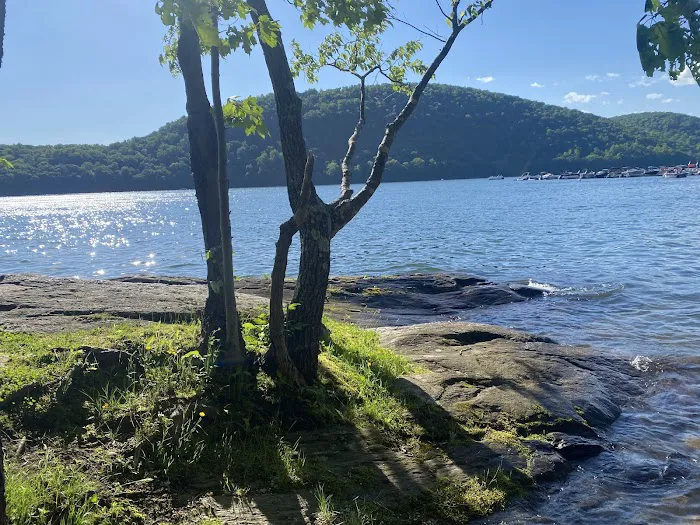 Candlewood Lake Park Picture 6