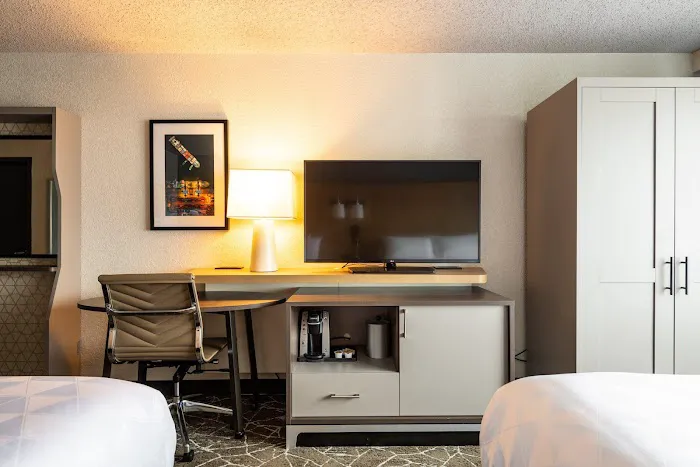 Holiday Inn Newark International Airport by IHG Picture 9