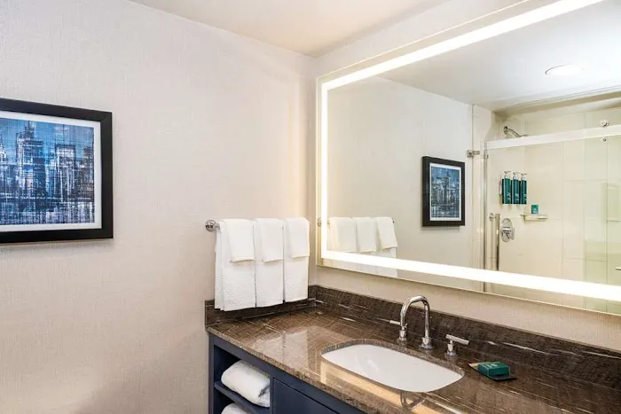 DoubleTree by Hilton Hotel Newark Airport Picture 8