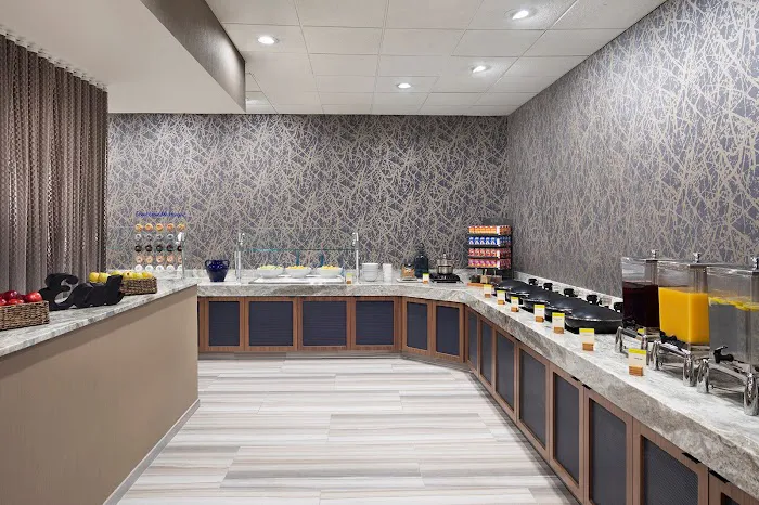 DoubleTree by Hilton Hotel Newark Airport Picture 2