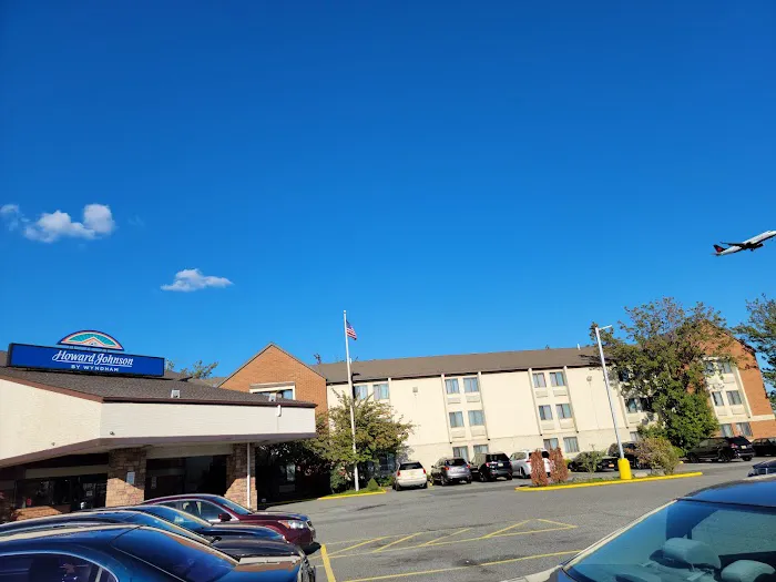 Howard Johnson by Wyndham Newark Airport Picture 5