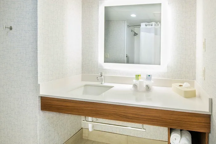 Holiday Inn Express & Suites Woodbridge by IHG Picture 1