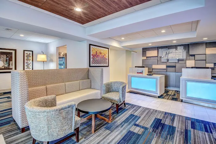 Holiday Inn Express & Suites Woodbridge by IHG Picture 2
