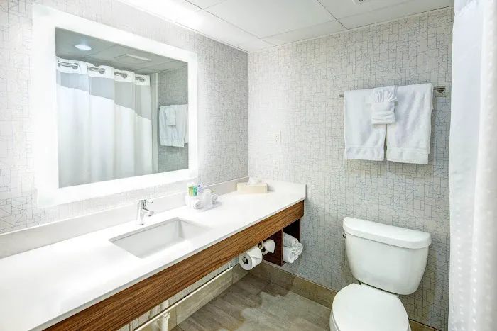 Holiday Inn Express & Suites Woodbridge by IHG Picture 6
