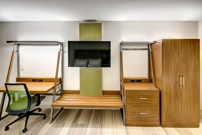 Holiday Inn Express & Suites Woodbridge by IHG Picture 10