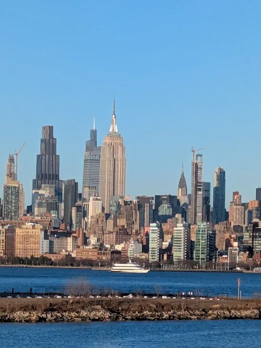 Hudson River Waterfront Walkway Picture 2