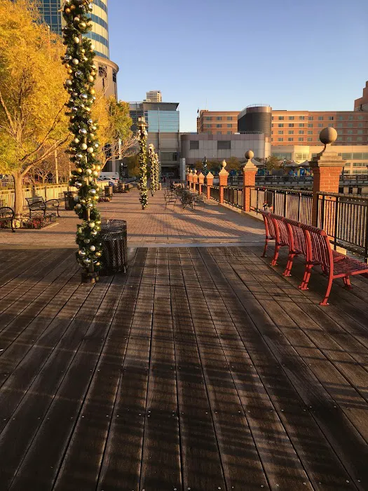 Hudson River Waterfront Walkway Picture 4