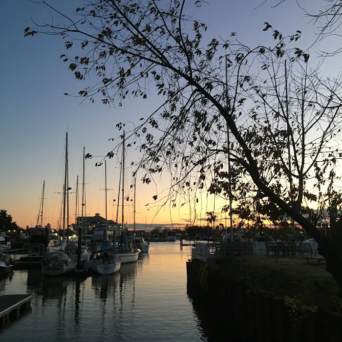 Hudson River Waterfront Walkway Picture 8