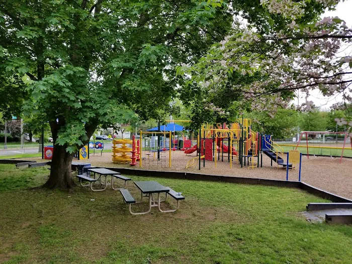Chisholm Park Picture 1
