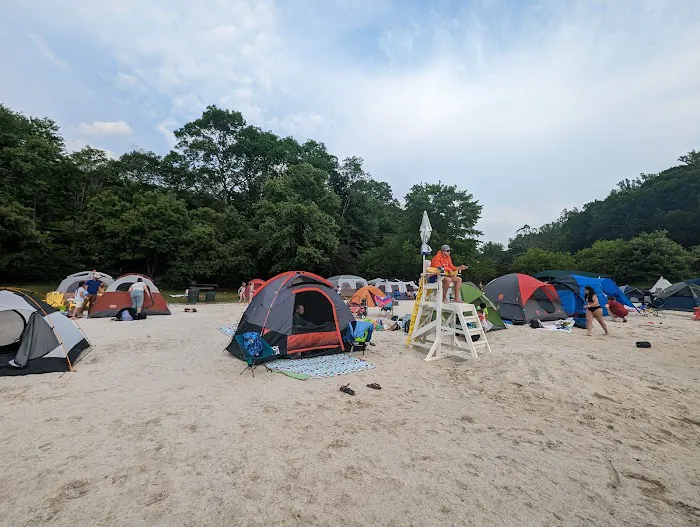 Sunrise Lake Beach Club Picture 7