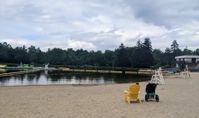 Sunrise Lake Beach Club Picture 6