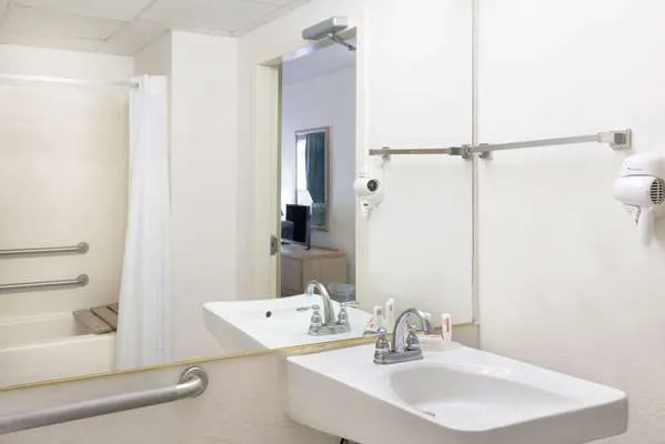 Howard Johnson by Wyndham Newburgh/West Point Picture 4