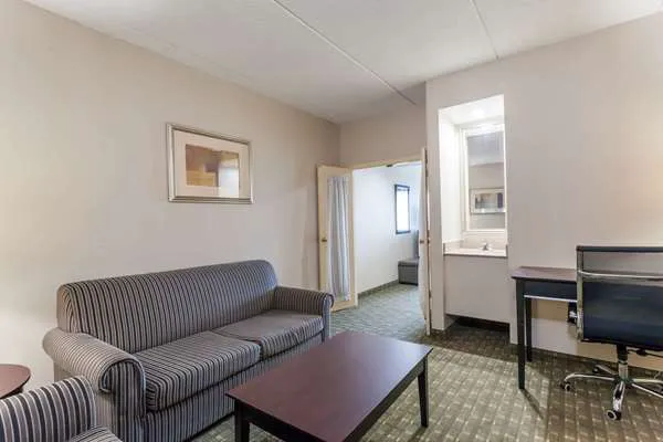 Ramada by Wyndham Newburgh/West Point Picture 10