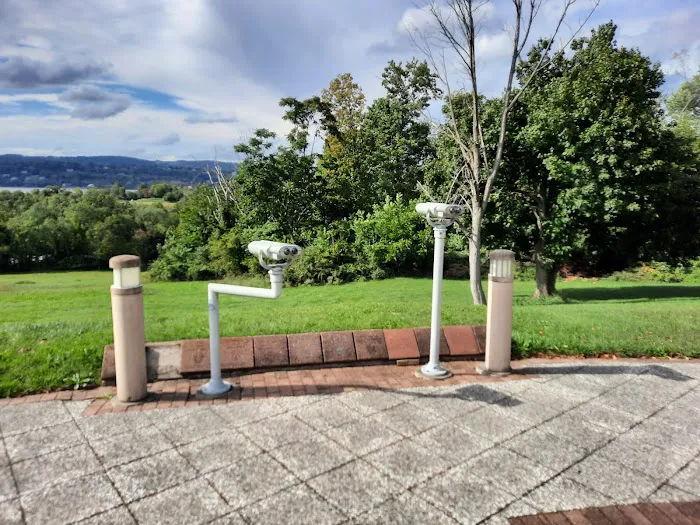 River Memorial Garden Picture 1