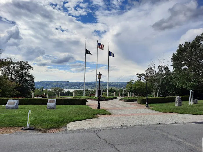 River Memorial Garden Picture 2