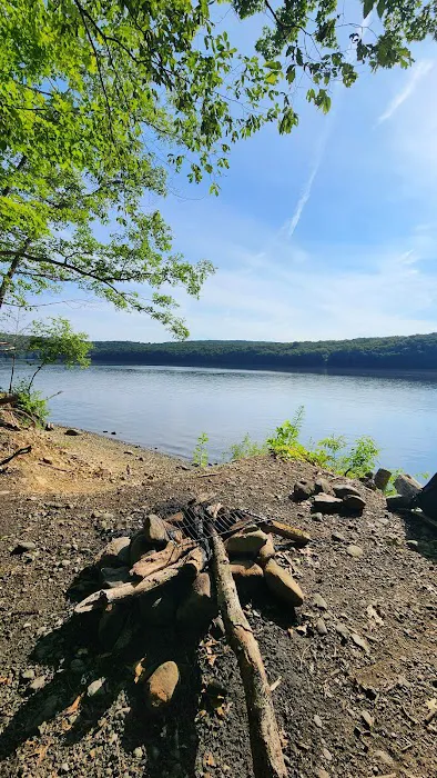 Lake Lillinonah parking Picture 5