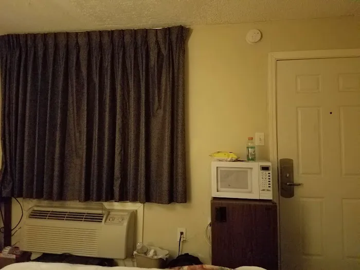 Maple Leaf Motel Picture 6