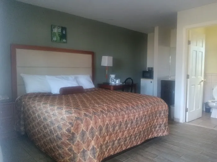Maple Leaf Motel Picture 9
