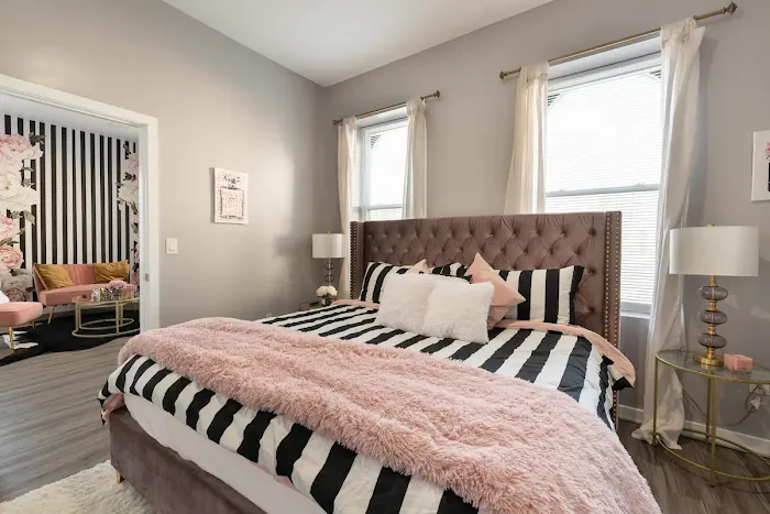 Luxurious Pretty In Pink Suite - Couples Suite Picture 6