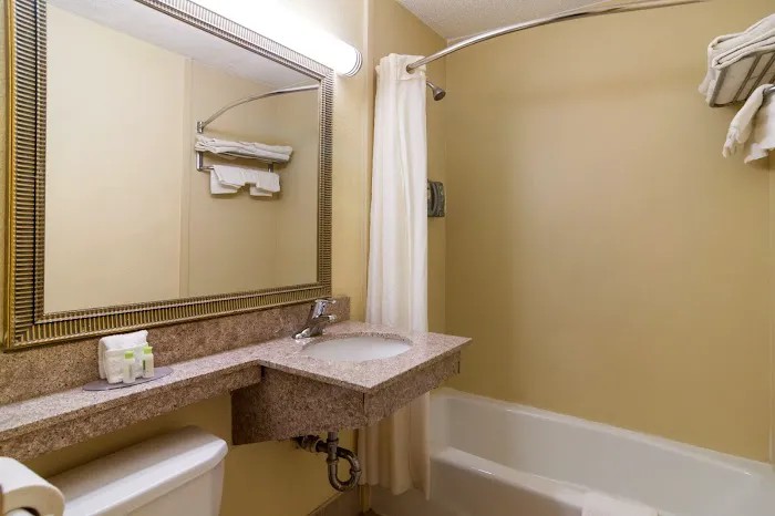 Red Carpet Inn - Newark Irvington Picture 6