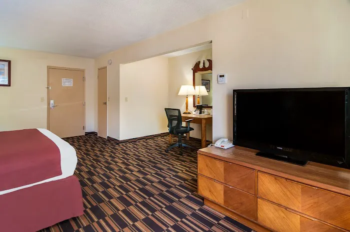 Red Carpet Inn - Newark Irvington Picture 9