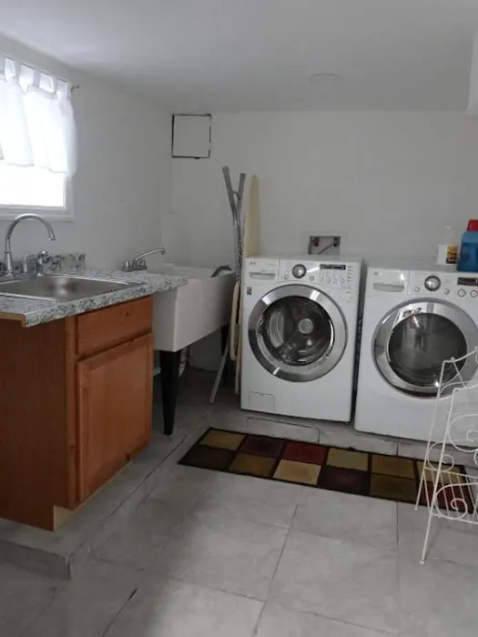 Cozy 1 bedroom basement apartment 40 min drive to NYC Picture 3