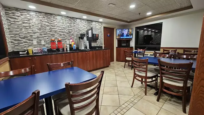 Econo Lodge Woodbridge Picture 10