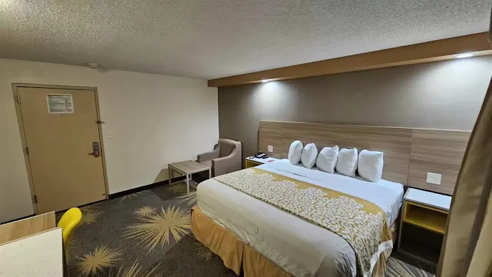 Econo Lodge Woodbridge Picture 3