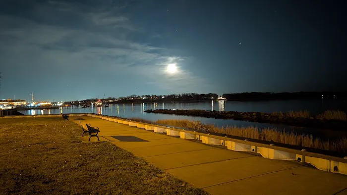 Waterfront Walkway Picture 2
