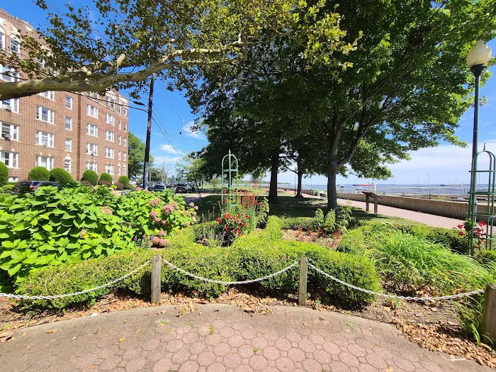 Caledonia/Roessler Park Picture 8